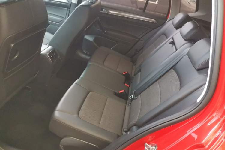 Used Volkswagen Golf Sportsvan 2018 230TSI Automatic Trend Edition Interior 4