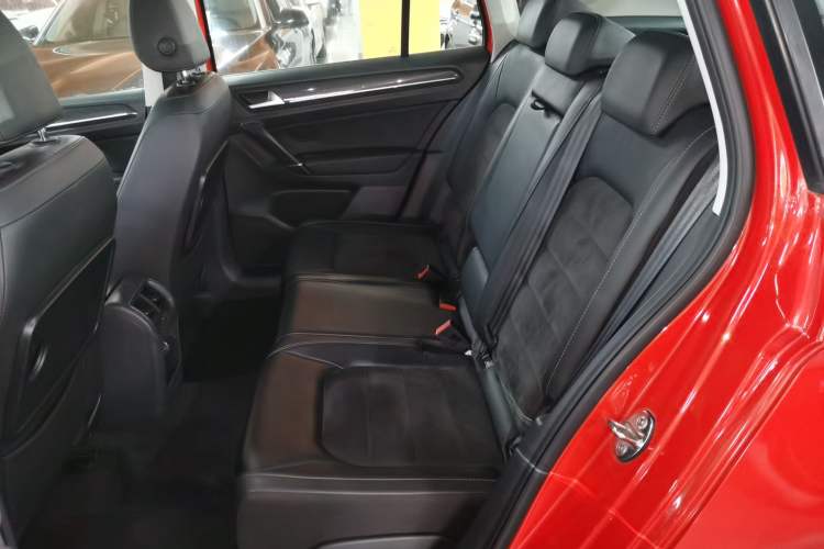 Used Volkswagen Golf Sportsvan 2018 2nd Anniversary Edition 230TSI Automatic Luxury Version Interior 4