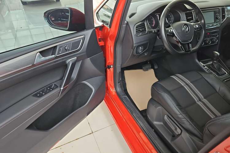 Used Volkswagen Golf Sportsvan 2018 230TSI Automatic Trend Edition Interior 5