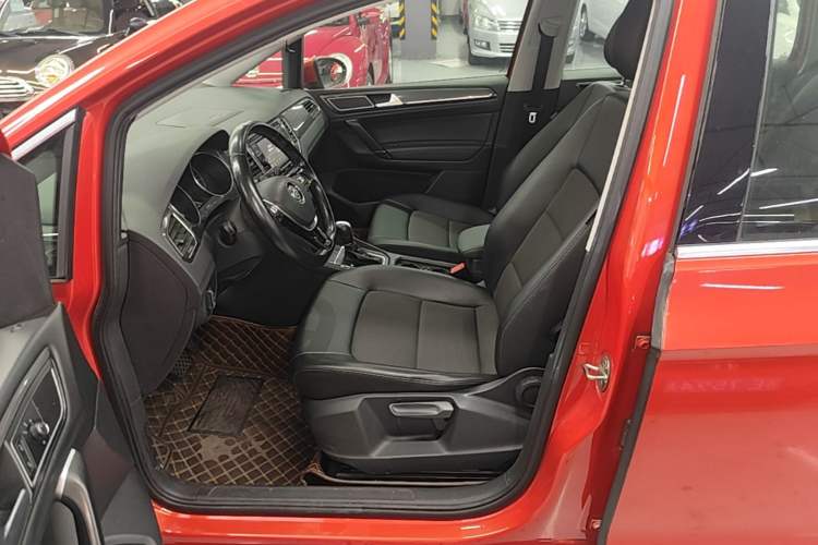 Used Volkswagen Golf Sportsvan 2018 230TSI Automatic Trend Edition Left Front Seat