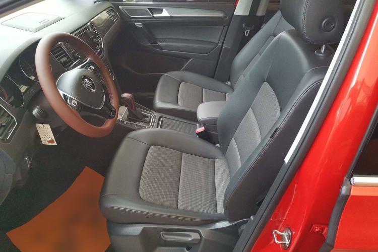 Used Volkswagen Golf Sportsvan 2018 230TSI Automatic Trend Edition Left Front Seat