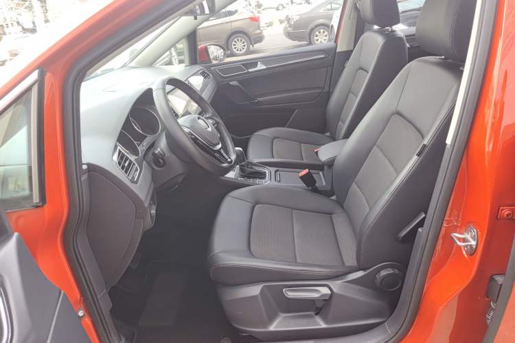 Used Volkswagen Golf Sportsvan 2018 230TSI Automatic Trend Edition Left Front Seat