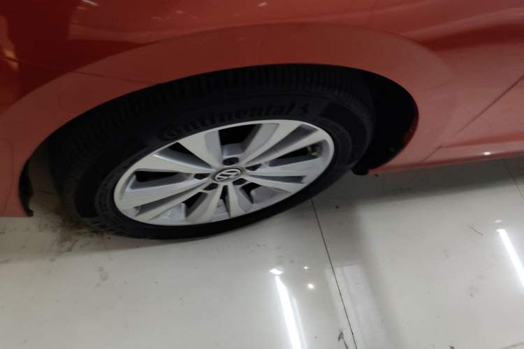 Used Volkswagen Golf Sportsvan 2018 230TSI Automatic Trend Edition Left Front Wheel Hub