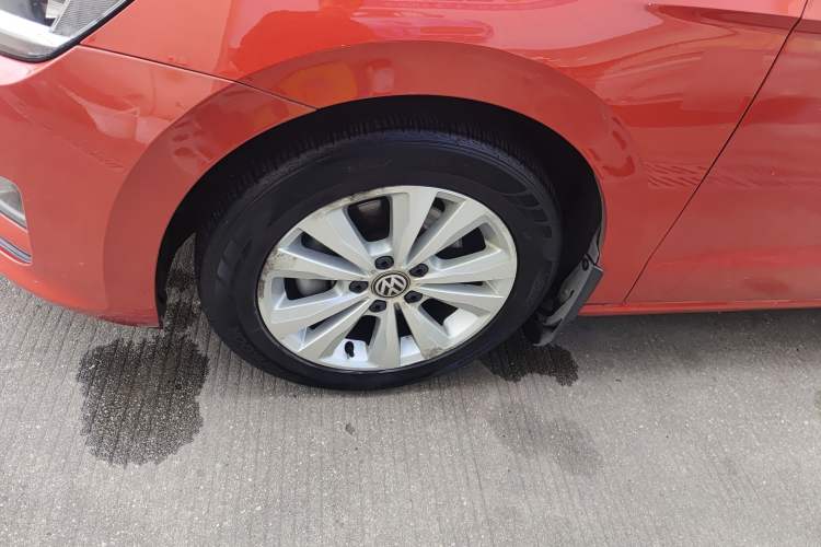 Used Volkswagen Golf Sportsvan 2018 230TSI Automatic Trend Edition Left Front Wheel Hub