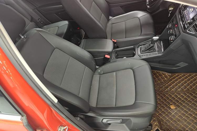 Used Volkswagen Golf Sportsvan 2018 230TSI Automatic Trend Edition Right Front Seat
