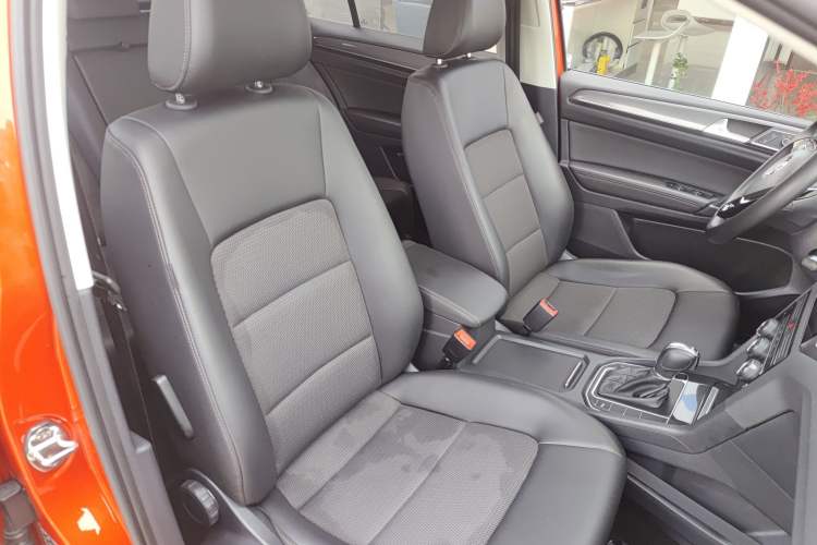 Used Volkswagen Golf Sportsvan 2018 230TSI Automatic Trend Edition Right Front Seat
