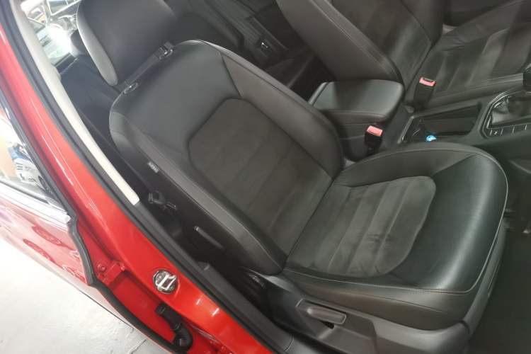 Used Volkswagen Golf Sportsvan 2018 2nd Anniversary Edition 230TSI Automatic Luxury Version Right Front Seat