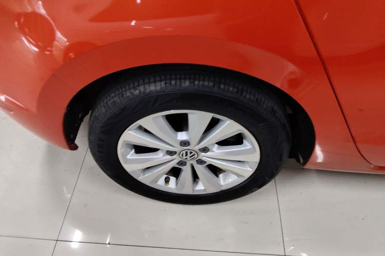Used Volkswagen Golf Sportsvan 2018 230TSI Automatic Trend Edition Right Rear Wheel Hub