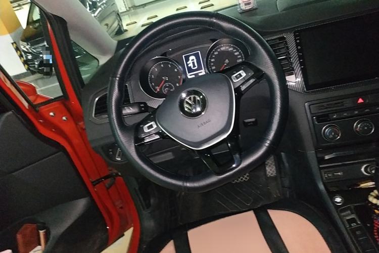 Used Volkswagen Golf Sportsvan 2018 230TSI Automatic Luxury Model Steering Wheel