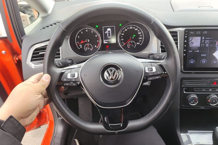 Used Volkswagen Golf Sportsvan 2018 230TSI Automatic Trend Edition Steering Wheel