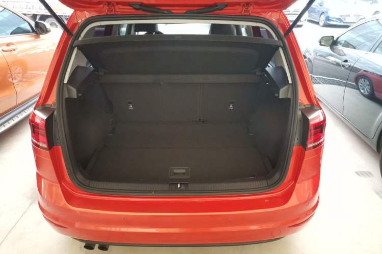 Used Volkswagen Golf Sportsvan 2018 230TSI Automatic Trend Edition Trunk