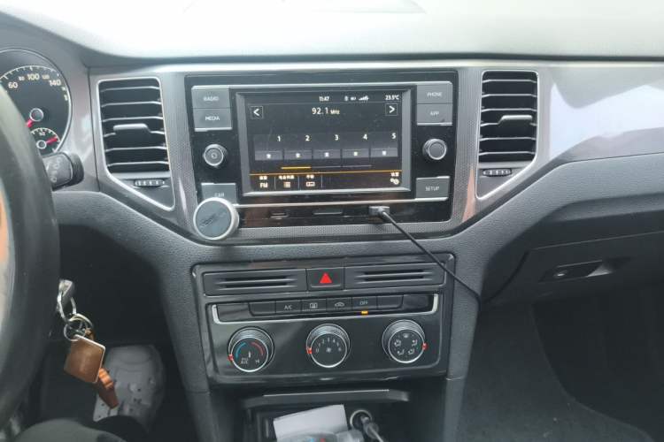 Used Volkswagen Golf Sportsvan 2018 230TSI Automatic Trend Edition Audio And AC Panel