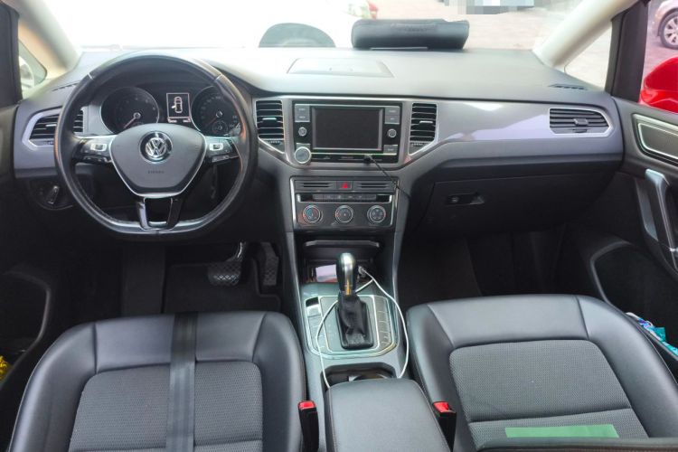 Used Volkswagen Golf Sportsvan 2018 230TSI Automatic Trend Edition Center Console