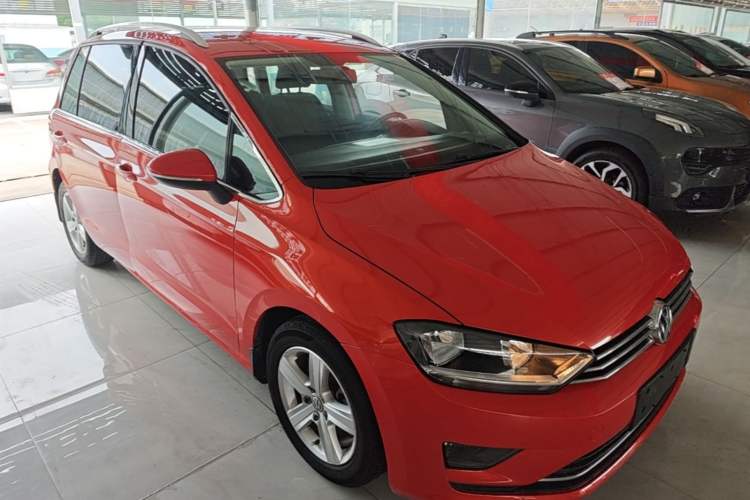 Used Volkswagen Golf Sportsvan 2018 1.6L Automatic Comfort Model Front Right 45 Deg