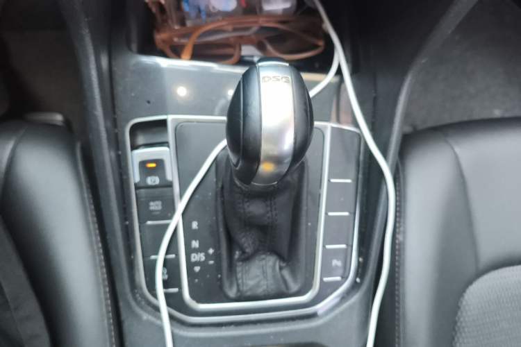 Used Volkswagen Golf Sportsvan 2018 230TSI Automatic Trend Edition Gear Lever