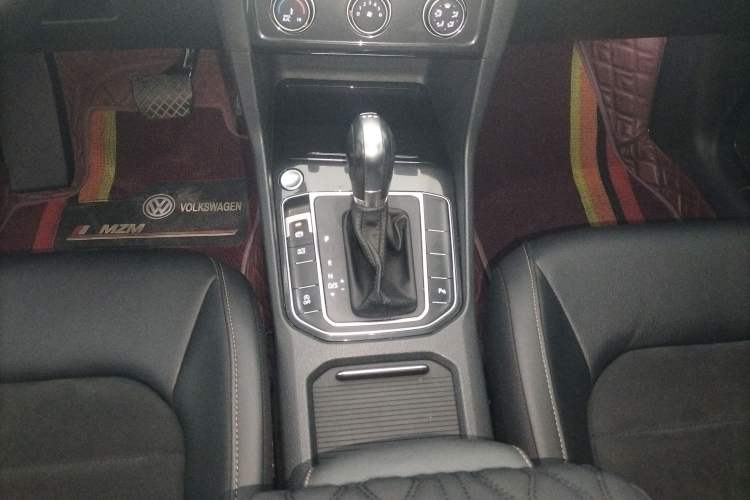 Used Volkswagen Golf Sportsvan 2018 230TSI Automatic Luxury Model Gear Lever