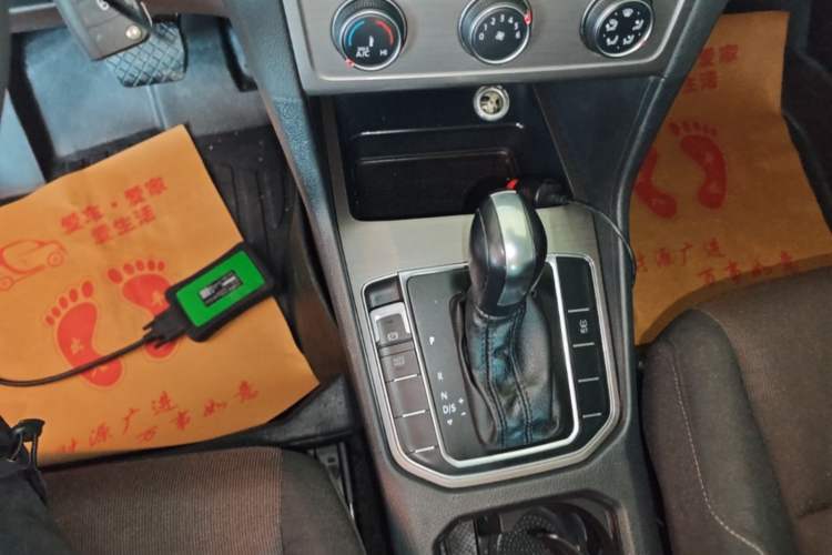 Used Volkswagen Golf Sportsvan 2018 1.6L Automatic Comfort Model Gear Lever