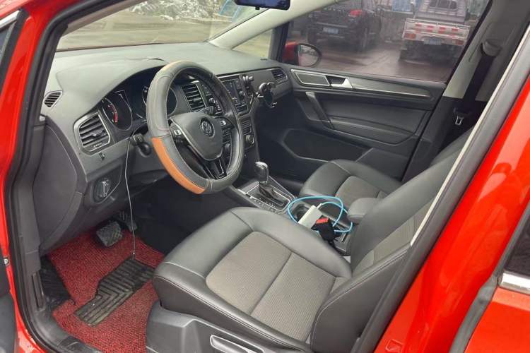 Used Volkswagen Golf Sportsvan 2018 230TSI Automatic Trend Edition Interior 2
