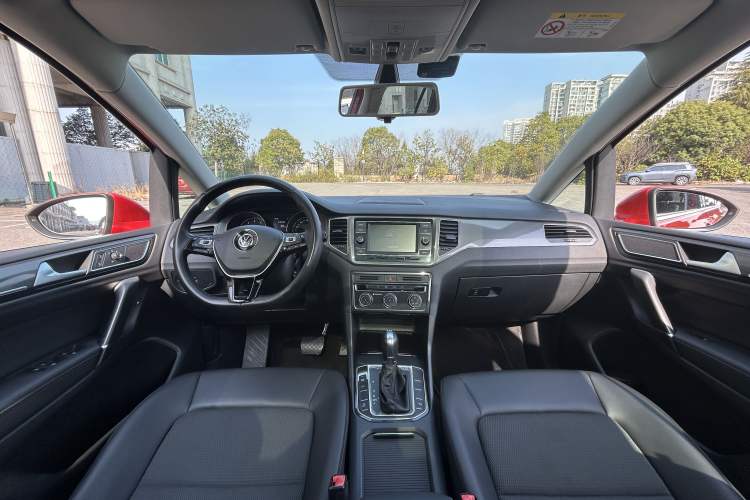 Used Volkswagen Golf Sportsvan 2018 230TSI Automatic Trend Edition Interior 3