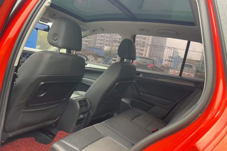 Used Volkswagen Golf Sportsvan 2018 230TSI Automatic Trend Edition Interior 3