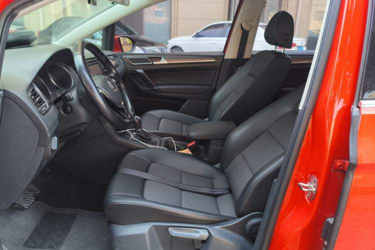 Used Volkswagen Golf Sportsvan 2018 230TSI Automatic Trend Edition Left Front Seat