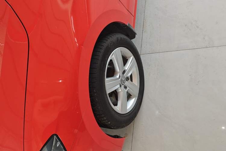 Used Volkswagen Golf Sportsvan 2018 1.6L Automatic Comfort Model Left Front Wheel Hub