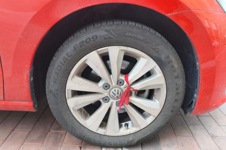 Used Volkswagen Golf Sportsvan 2018 230TSI Automatic Trend Edition Right Front Wheel Hub