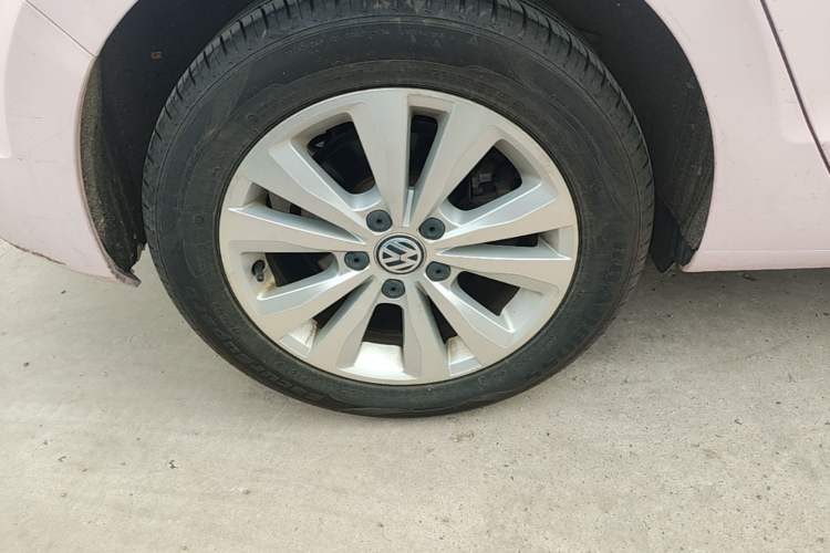 Used Volkswagen Golf Sportsvan 2018 230TSI Automatic Trend Edition Right Rear Wheel Hub