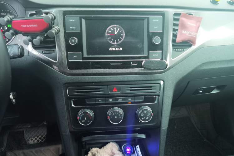 Used Volkswagen Golf Sportsvan 2018 230TSI Automatic Trend Edition Audio And AC Panel