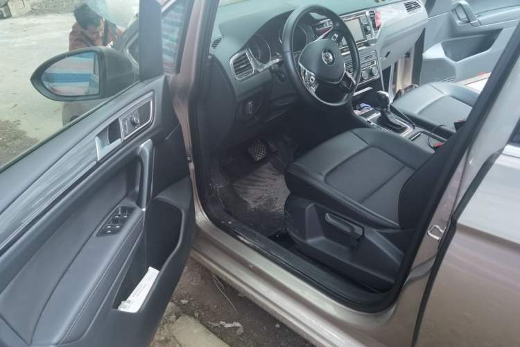 Used Volkswagen Golf Sportsvan 2018 230TSI Automatic Trend Edition Driver Seat
