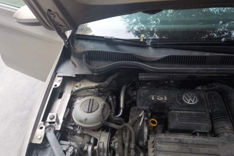 Used Volkswagen Golf Sportsvan 2018 230TSI Automatic Trend Edition Engine Bay Right