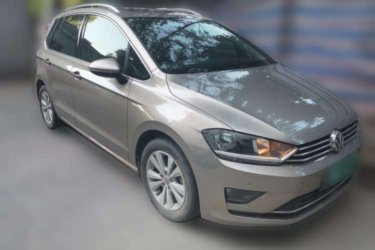 Used Volkswagen Golf Sportsvan 2018 230TSI Automatic Trend Edition Front Right 45 Deg