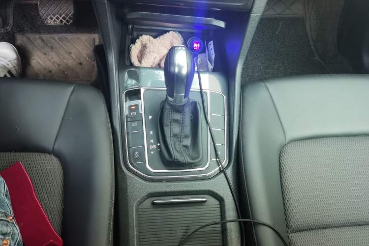 Used Volkswagen Golf Sportsvan 2018 230TSI Automatic Trend Edition Gear Lever