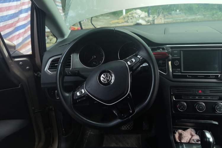 Used Volkswagen Golf Sportsvan 2018 230TSI Automatic Trend Edition Steering Wheel