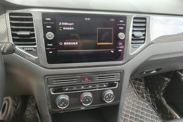 Used Volkswagen Golf Sportsvan 2018 230TSI Automatic Luxury Model Audio And AC Panel