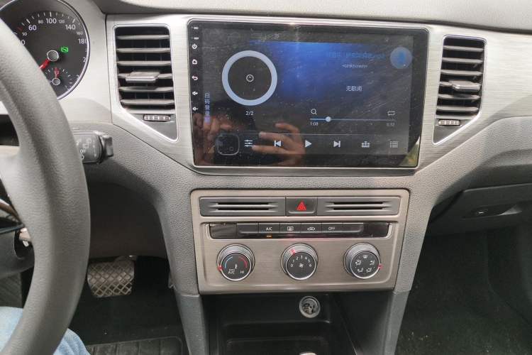 Used Volkswagen Golf Sportsvan 2018 1.6L Automatic Comfort Model Audio And AC Panel