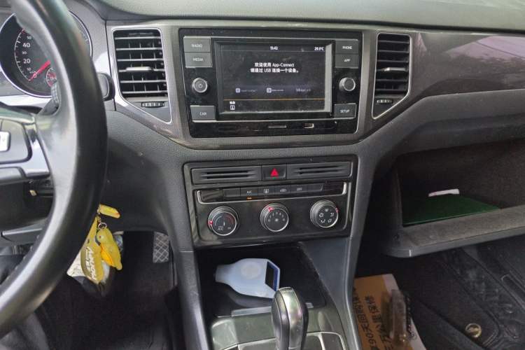 Used Volkswagen Golf Sportsvan 2018 230TSI Automatic Trend Edition Audio And AC Panel