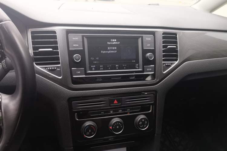 Used Volkswagen Golf Sportsvan 2018 230TSI Automatic Trend Edition Audio And AC Panel