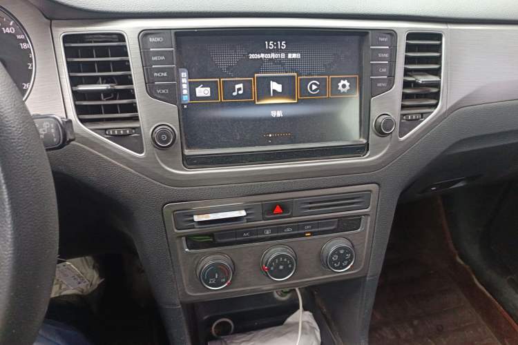 Used Volkswagen Golf Sportsvan 2018 1.6L Automatic Comfort Model Audio And AC Panel