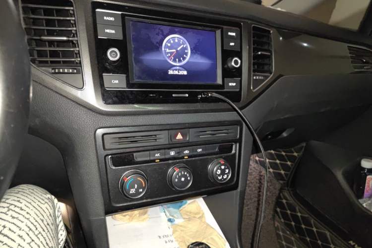 Used Volkswagen Golf Sportsvan 2018 230TSI Automatic Trend Edition Audio And AC Panel