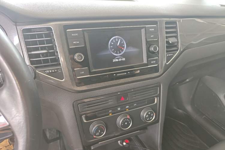 Used Volkswagen Golf Sportsvan 2018 230TSI Automatic Trend Edition Audio And AC Panel