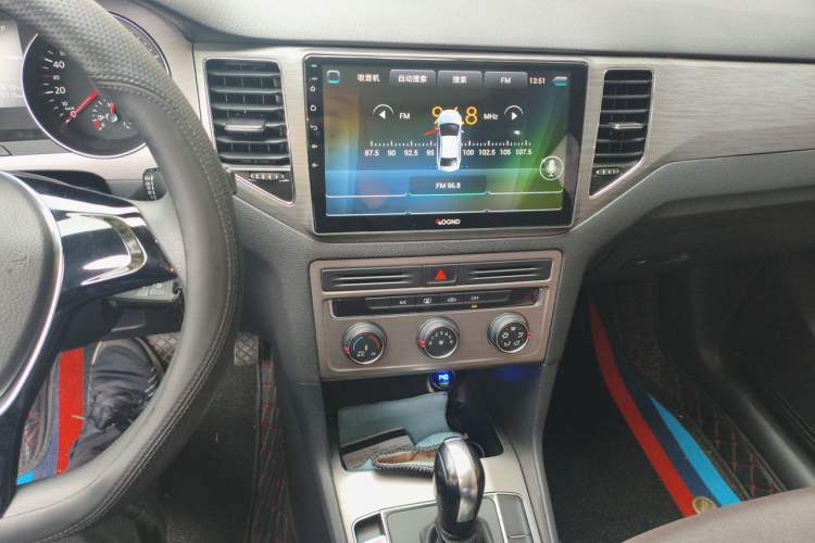 Used Volkswagen Golf Sportsvan 2018 1.6L Automatic Comfort Model Audio And AC Panel