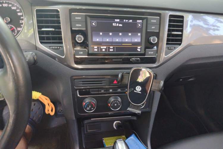 Used Volkswagen Golf Sportsvan 2018 230TSI Automatic Trend Edition Audio And AC Panel