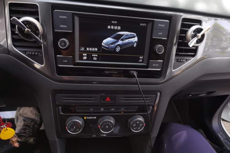 Used Volkswagen Golf Sportsvan 2018 230TSI Automatic Trend Edition Audio And AC Panel