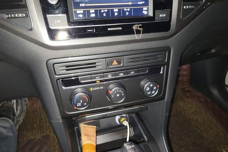 Used Volkswagen Golf Sportsvan 2018 230TSI Automatic Trend Edition Audio And AC Panel