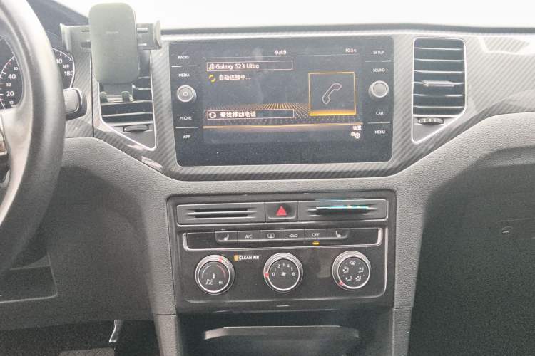 Used Volkswagen Golf Sportsvan 2018 230TSI Automatic Luxury Model Audio And AC Panel