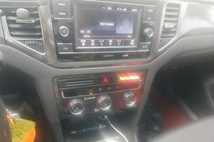 Used Volkswagen Golf Sportsvan 2018 230TSI Automatic Trend Edition Audio And AC Panel