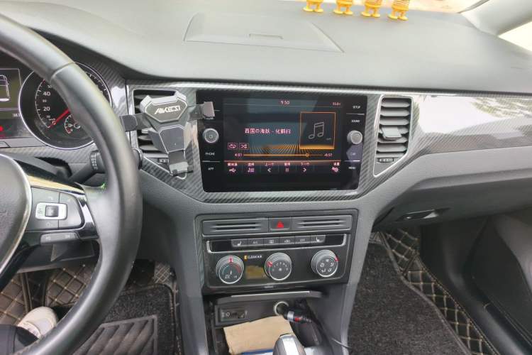 Used Volkswagen Golf Sportsvan 2018 230TSI Automatic Luxury Model Audio And AC Panel