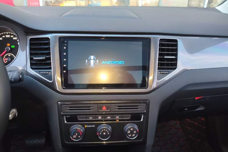 Used Volkswagen Golf Sportsvan 2018 230TSI Automatic Trend Edition Audio And AC Panel