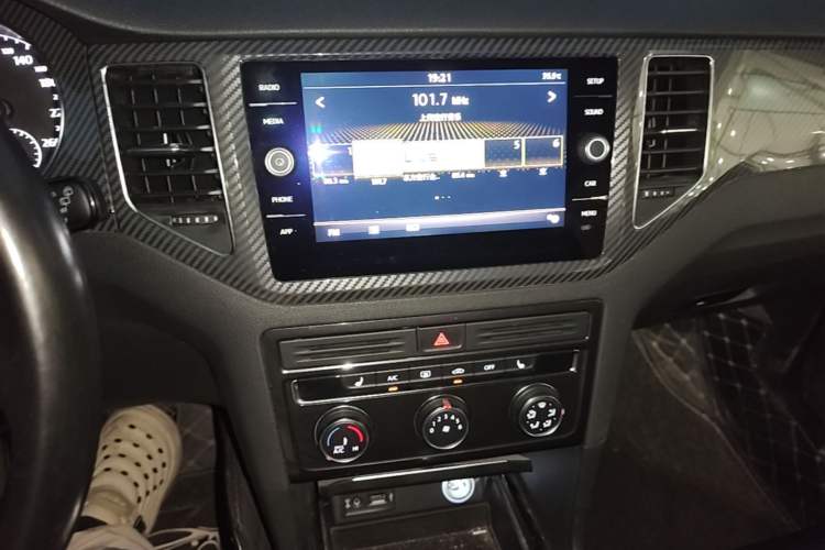 Used Volkswagen Golf Sportsvan 2018 280TSI Automatic Luxury Model Audio And AC Panel